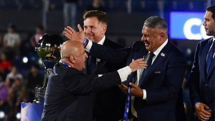 Nicolás Russo, presidente de Lanús, con su par de AFA, Claudio Tapia.