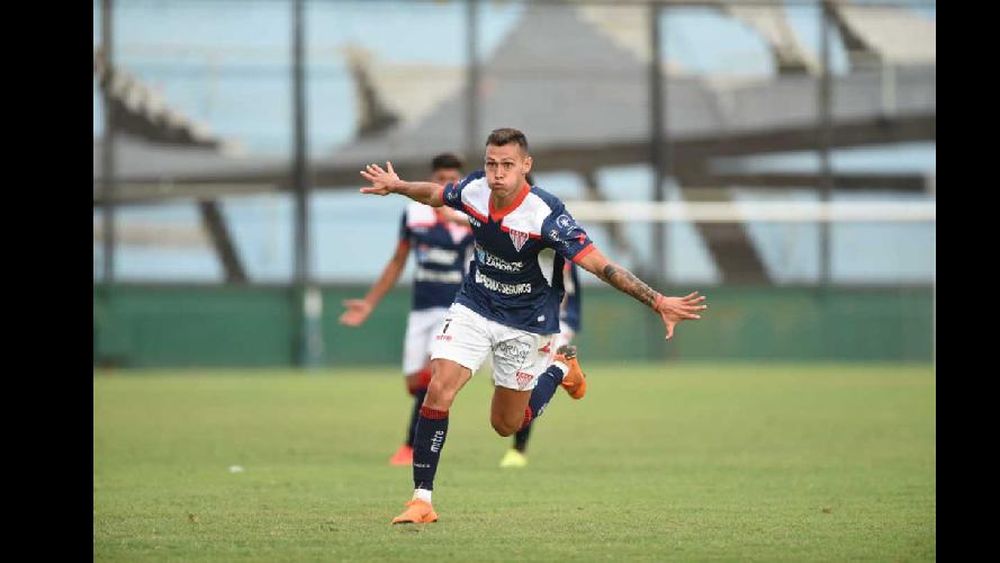 Festeja Chacana. Ante Arsenal, convirtió su primer gol con la camiseta de Los Andes