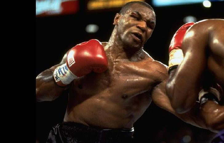 Tyson dio positivo de doping por marihuana tras pelear con el polaco Andrew Golota en el 2000.