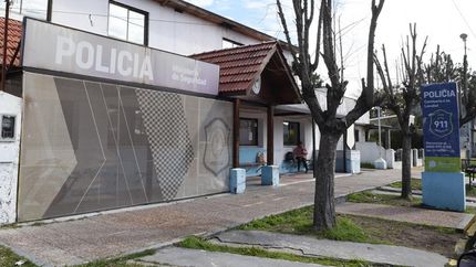 Personal de la Comisaría 4ta de Lomas detuvo a los sospechosos. Personal de la Comisaría 4ta de Lomas detuvo a los sospechosos.