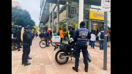 lomas: controlan que se cumplan los protocolos de prevencion en las filas del correo argentino