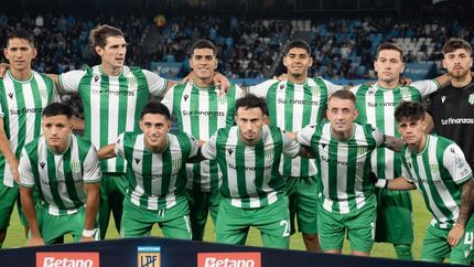 Banfield estrenó la camiseta titular.