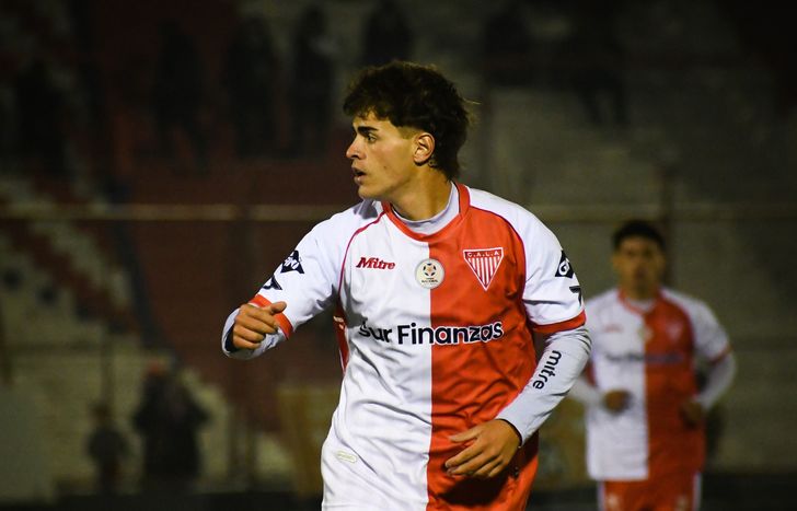 Tomás Sives tuvo 11 presencias con la camiseta de Los Andes.
