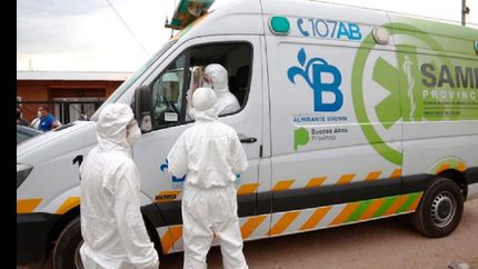 alerta en calzada: trasladan a los abuelos de un geriatrico que no estaba en condiciones