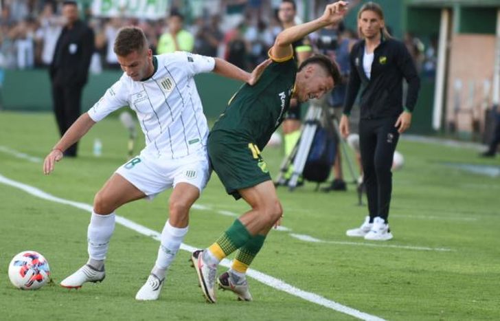 Galoppo gana la posición frente a Tripichio.