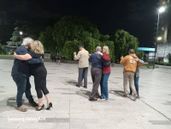 El Encuentro Milonguero, en la Plaza Grigera, es abierto y a la gorra.