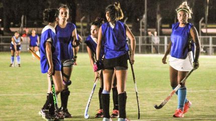 El hockey de Lomas ya disputó tres partidos amistosos.