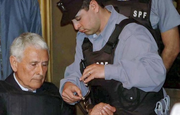 Murió Miguel Etchecolatz.