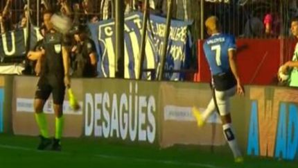 Diego Valoyes tuvo una mala reacción y estuvo al borde de ser expulsado.