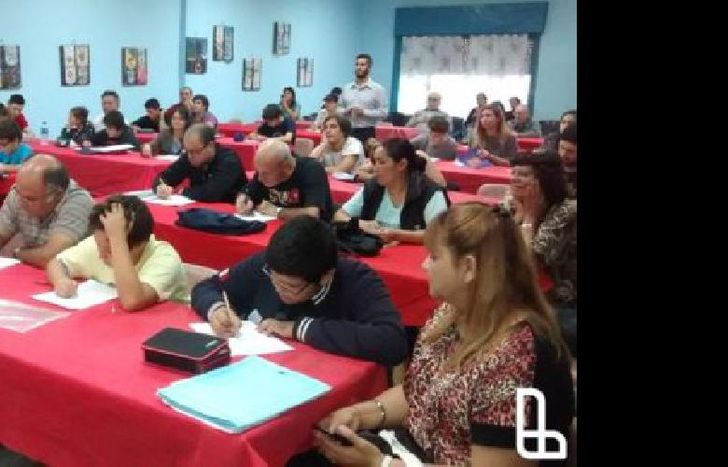 ABAJO - LANÚS BECAS PARA LOS VECINOS