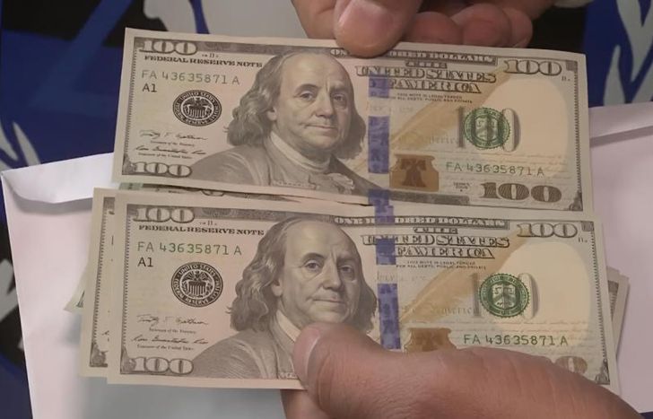 La banda ofrecía dólares a un precio más bajo del valor de mercado.