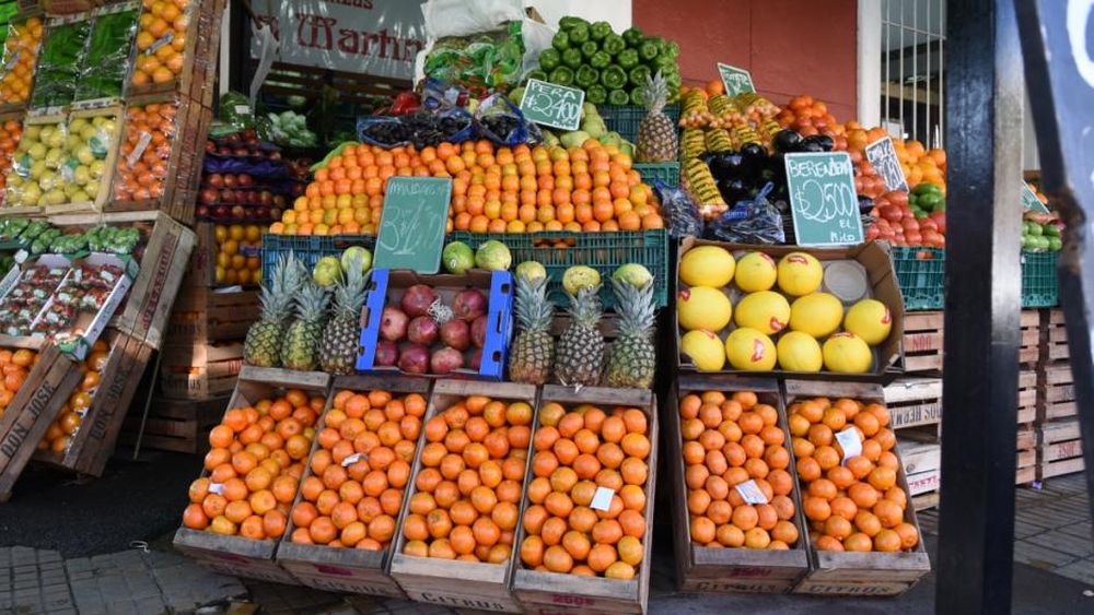 Hasta el domingo ofrecen una promo con todo tipo de frutas y verduras.