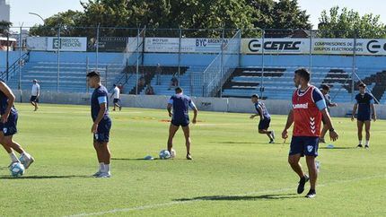 Ruiz comienza a darle rodaje al posible equipo titular. Ruiz comienza a darle rodaje al posible equipo titular.