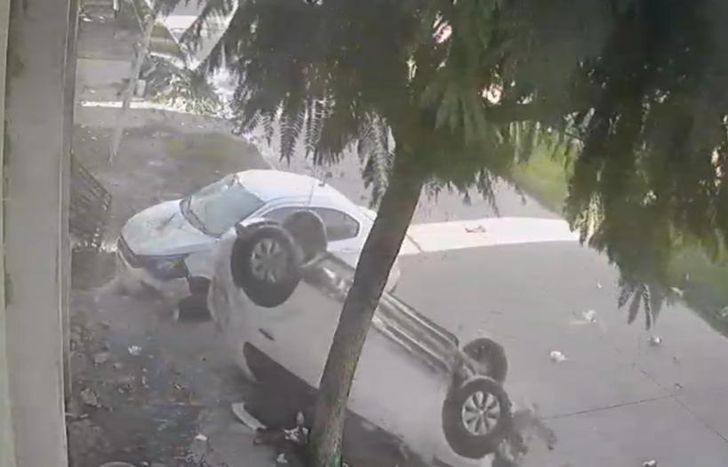 El choque quedó grabado por una cámara de seguridad.