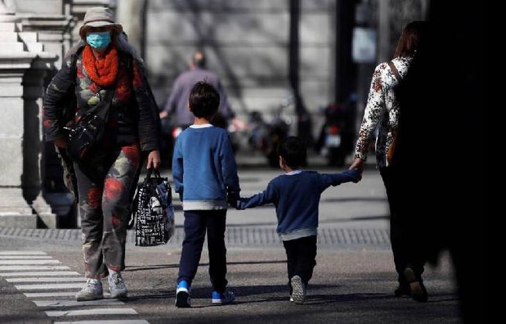 Las salidas de los menores de edad podrán realizarse sólo una vez por semana