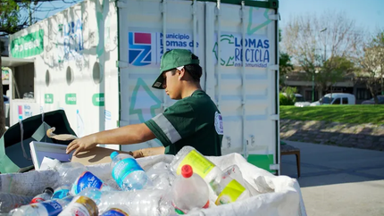 En Lomas se desarrolla el programa de recolección diferenciada Día Verde. En Lomas se desarrolla el programa de recolección diferenciada Día Verde.