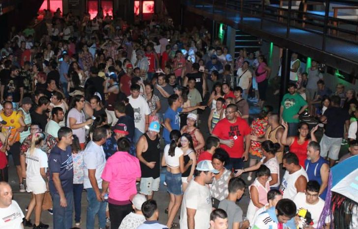 Pueden ingresar mayores de 12 años y también acompañantes.