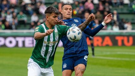 Roldán jugó 14 partidos en la primera de Banfield.