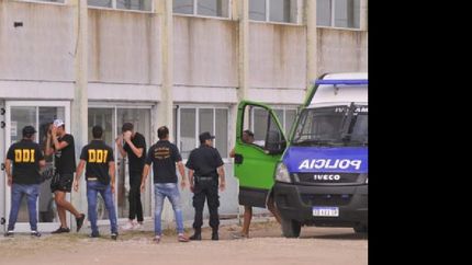 los rugbiers fueron trasladados desde dolores hasta gesell esta mañana.