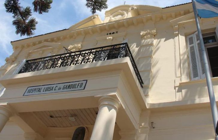 La mujer fue trasladada al Gandulfo, donde está fuera de peligro.