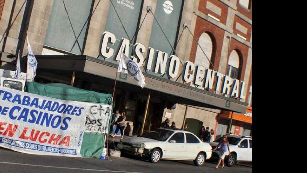 Los trabajadores se concentraron frente al Casino Central de Mar del Plata.