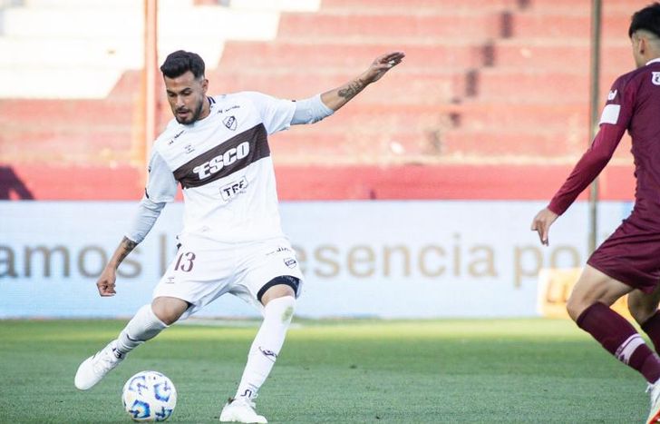 Vázquez lanza ante Gonzalo Pérez.