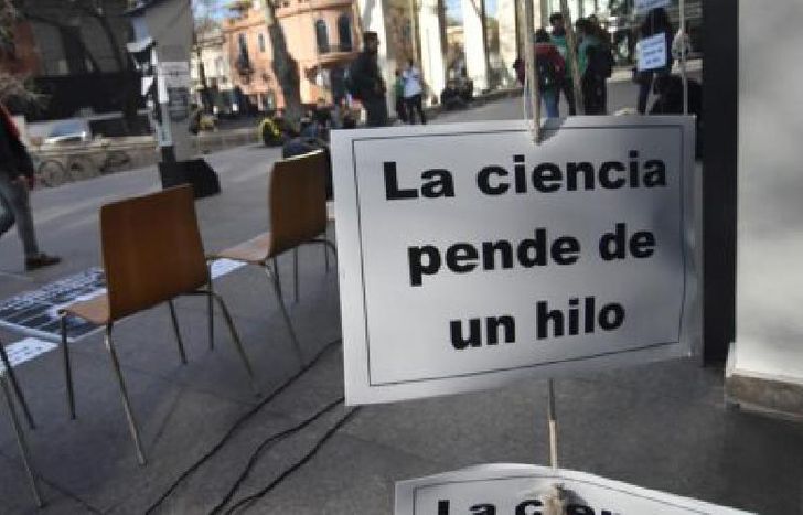 Esto redundará en el achicamiento de programas, de personal y de financiamiento.”