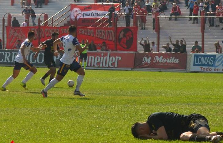 El codazo lo sacó de la cancha cuando corrían apenas cinco minutos.