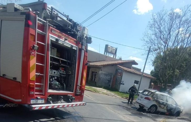 Hubo un rápido accionar de los Bomberos de Lomas.