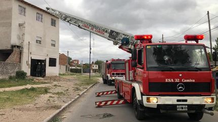 En algunos casos utilizaron la grúa del camión de bomberos.