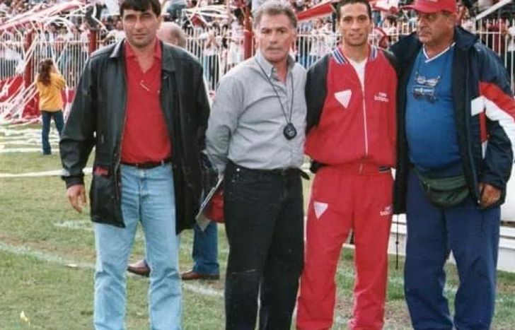 En su paso como jugador del Milrayitas, se retiró en 1991.