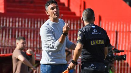 Lemos tuvo varios cruces con el asistente. Lemos tuvo varios cruces con el asistente.
