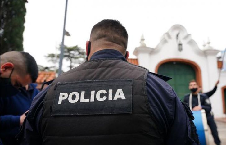 Los Policías todavía permanecen en los alrededores de Olivos.