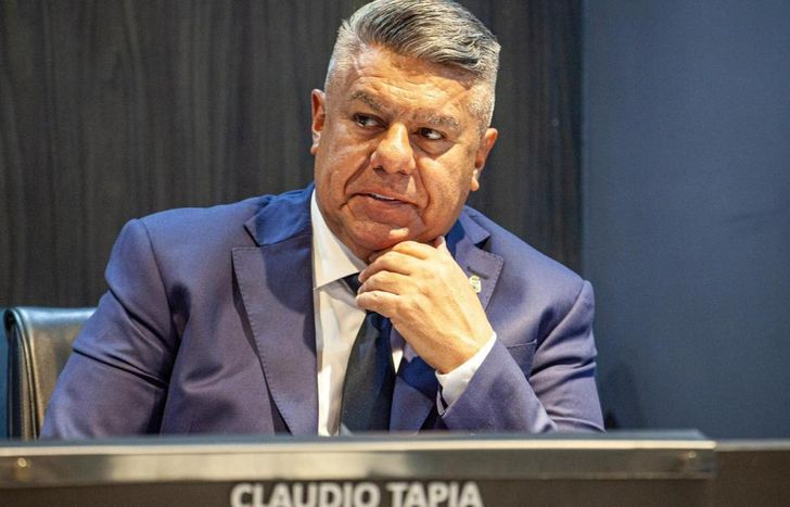 El presidente de la AFA confirmó el regreso de ambas parcialidades al fútbol de la Liga Profesional.