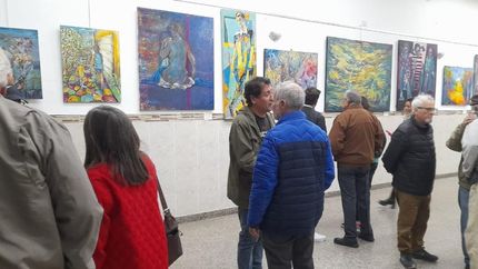 El arte invade las paredes del Club Pescadores de Lomas gracias a este espacio.