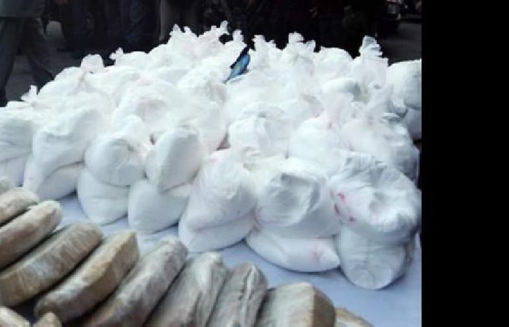 Incautaron 300 dosis de marihuana, 200 dosis de cocaína y un teléfono celular.