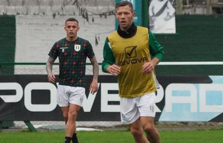 Nico Domingo, y más atrás Agustín Urzi, ambos disponibles.