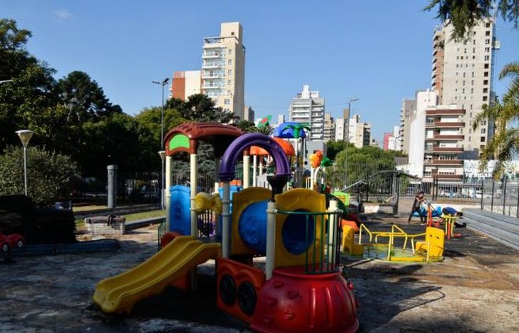 Ahora avanza la etapa de colocación del nuevo piso.