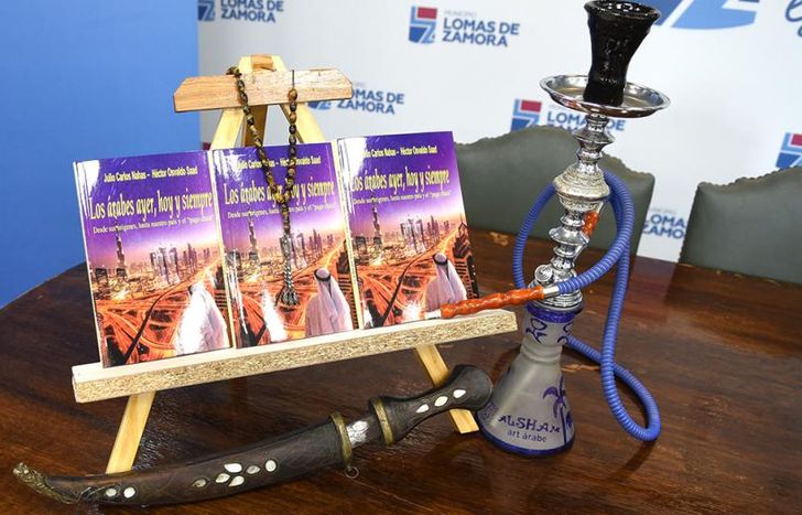 El escrito tiene un total de 210 páginas y da detalles sobre la comunidad en Lomas.