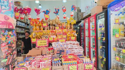 Las Pascuas se acercan y los comerciantes notan cierta recesión en las ventas. Las Pascuas se acercan y los comerciantes notan cierta recesión en las ventas.