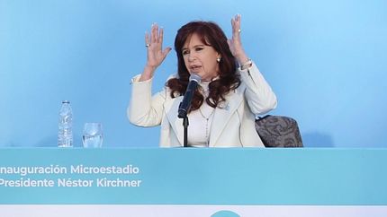 Cristina Kirchner le respondió con firmeza a Javier Milei las acusaciones de adoctrinamiento.
