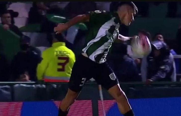 El momento de la polémica entre Banfield y River.