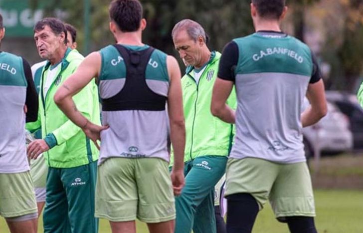 Julio Falcioni comienza a diagramar el próximo equipo de Banfield.