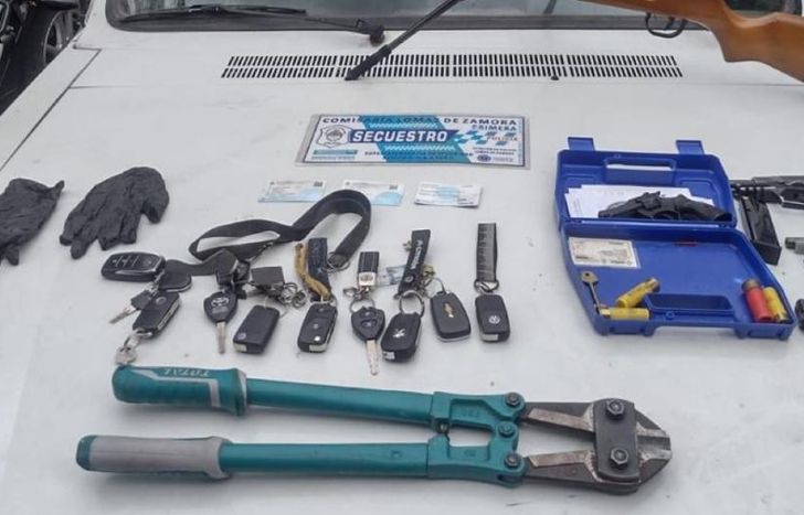 Los elementos incautados por la Policía de Lomas.