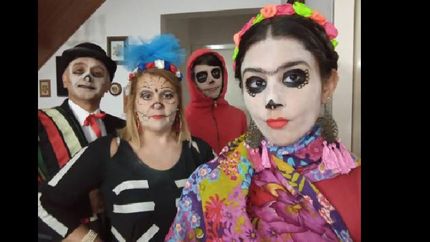 Cada noche una nueva temática. Acá en el homenaje al film Coco.