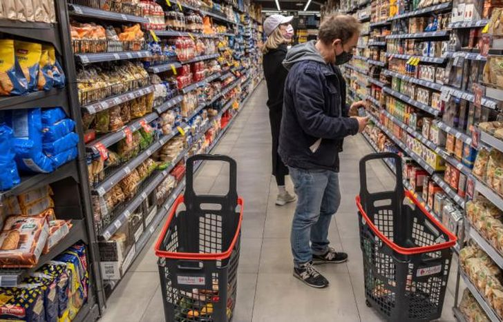 La suba de alimentos afecta a las familias vulnerables.