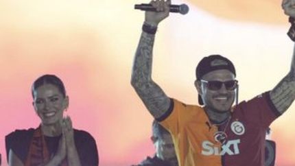 Mauro Icardi y la China Suárez, de festejo.
