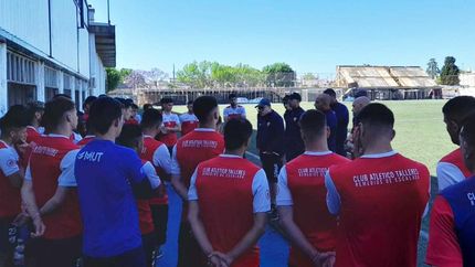 De a poco se va rearmando el plantel. De a poco se va rearmando el plantel.