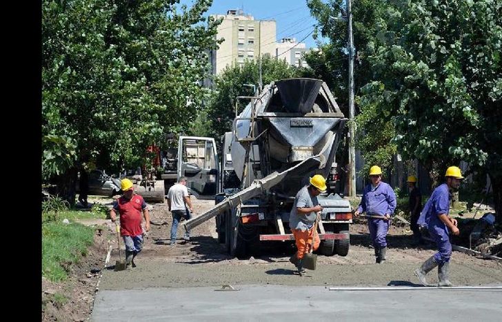 las máquinas y los obreros trabajan desde hace días en el lugar para terminar según los plazos estipulados.