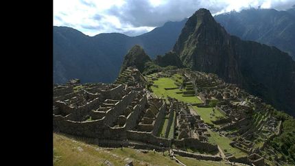 detuvieron a dos argentinos por danar y defecar en las ruinas de machu picchu